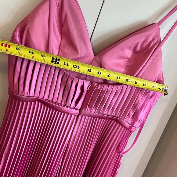 Mac Duggal Pleated Plunge Neck Wide Leg Jumpsuit Size 6 NWT - Picture 11 of 15